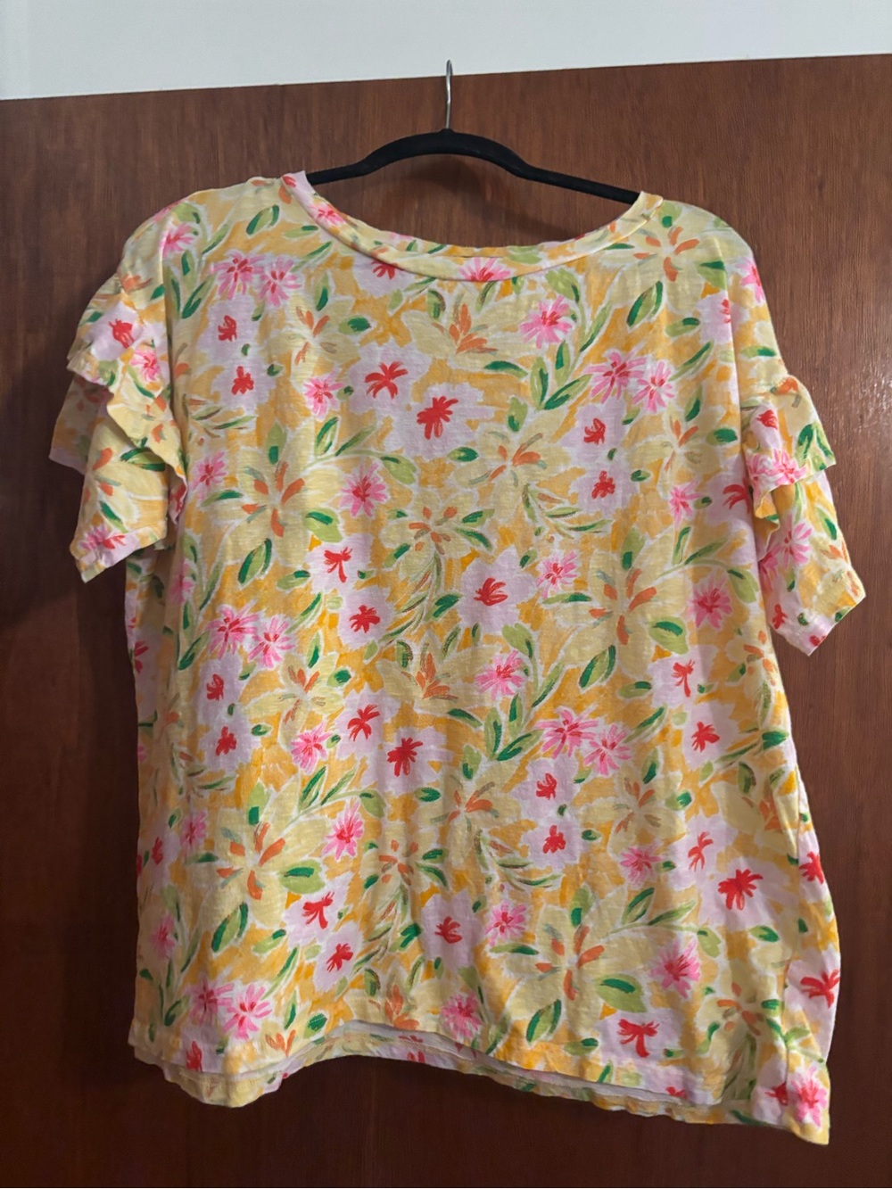 crown & ivy Yellow Floral Short Sleeve Ruffle Sleeve Top